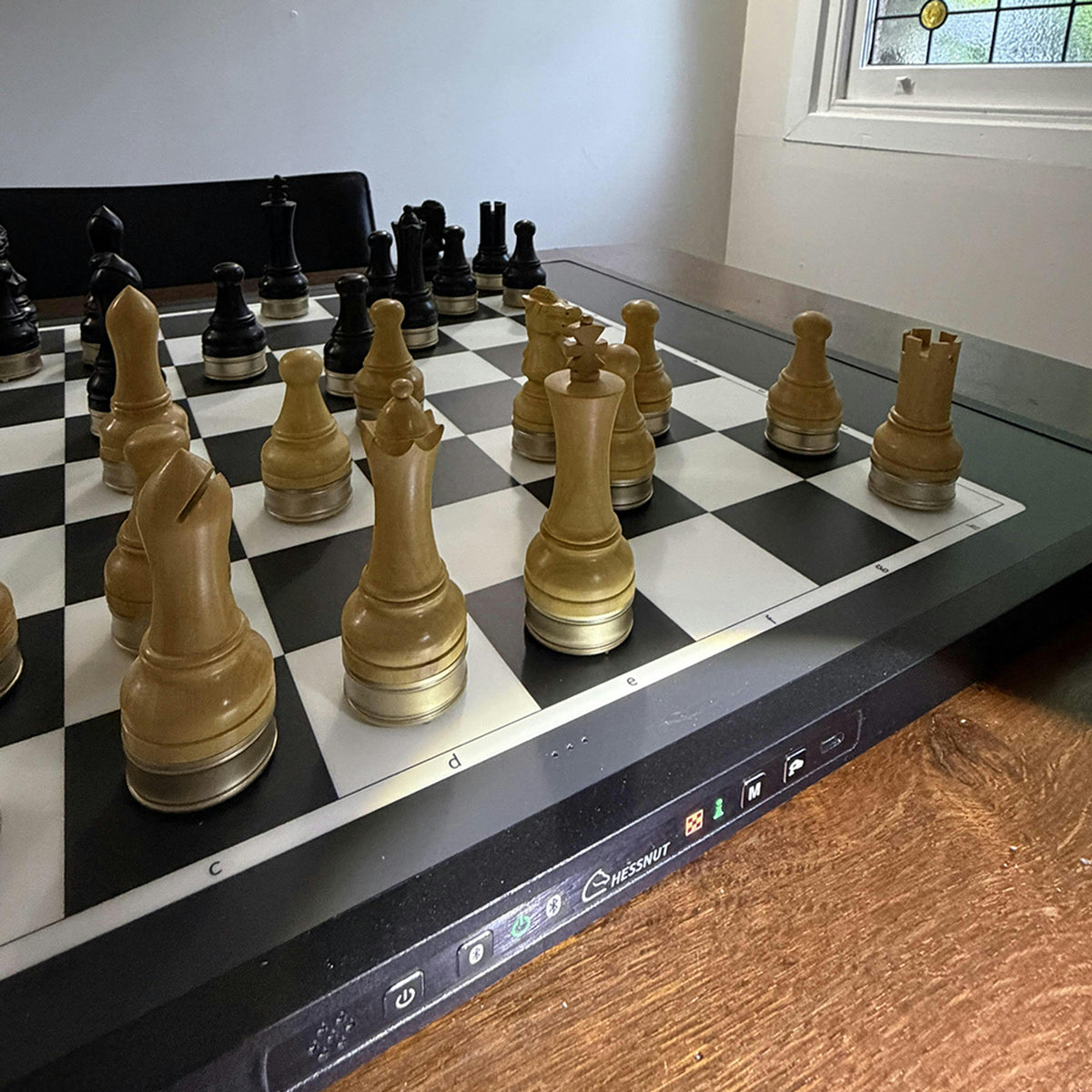 Advanced Robotic Chessboard With Wooden Pieces And Automated Opponent Movement - Image 6