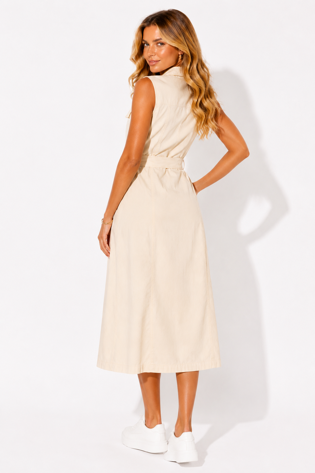 NOVA | Robe midi en denim blanc pour femmes – Sans manches, boutonnée devant avec ceinture