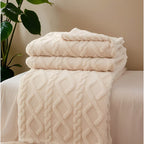 Double-Layer Fleece Blanket With Modern Geometric Design - Image 10
