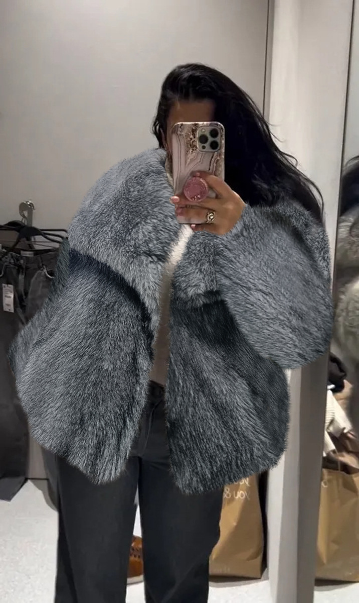 Fur Coat with Warm Short Jacket and Lapel Collar - Image 14