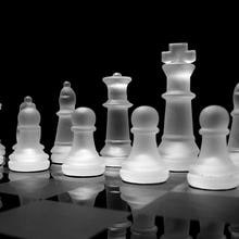 Glass Chess Set - Image 3