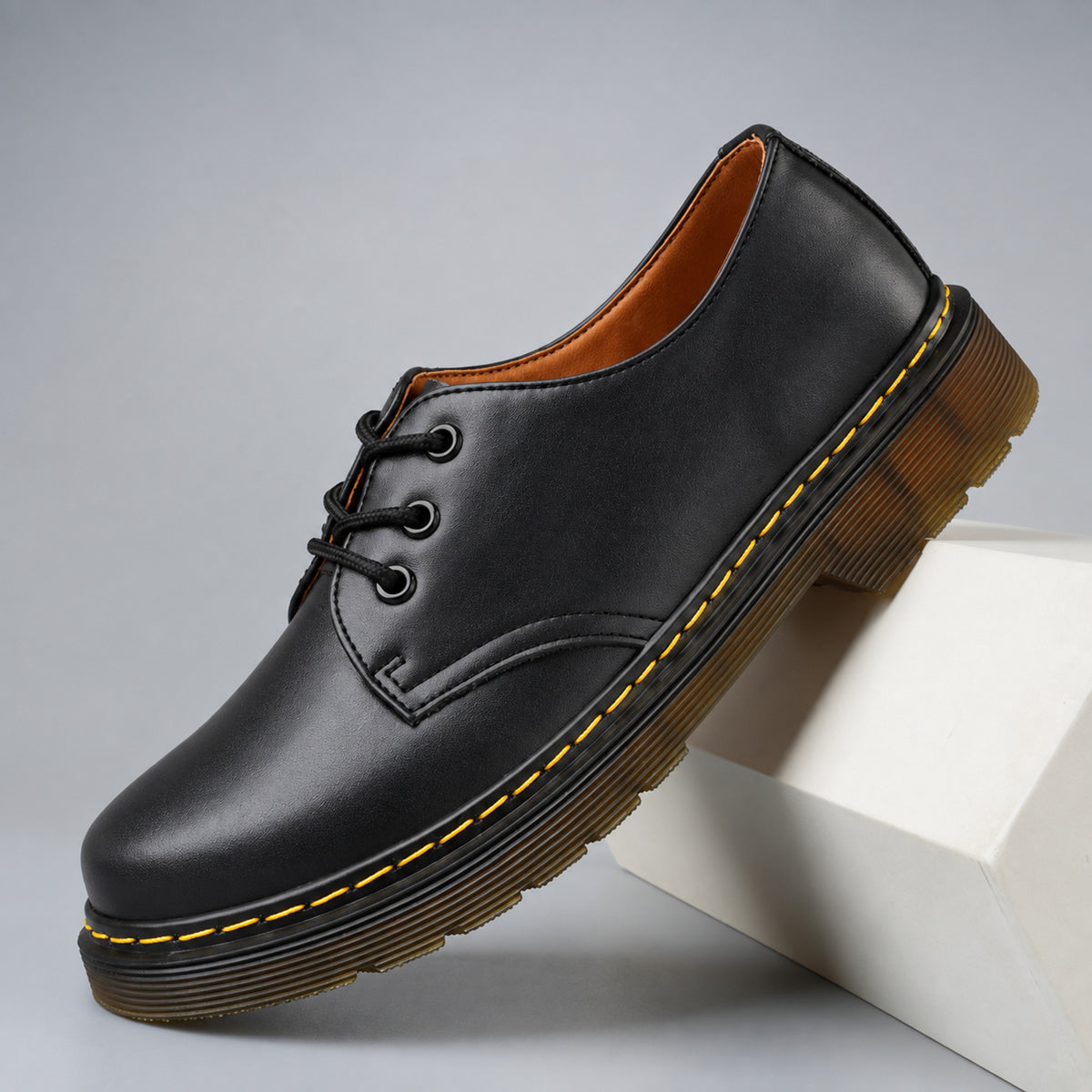 Leather Shoes with Cushioned Sole and Durable Construction - Image 1