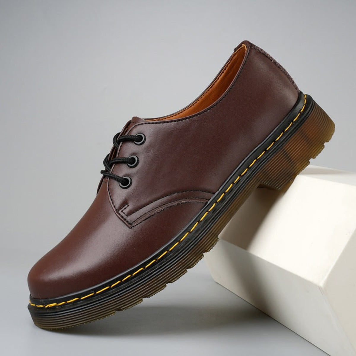 Leather Shoes with Cushioned Sole and Durable Construction - Image 3