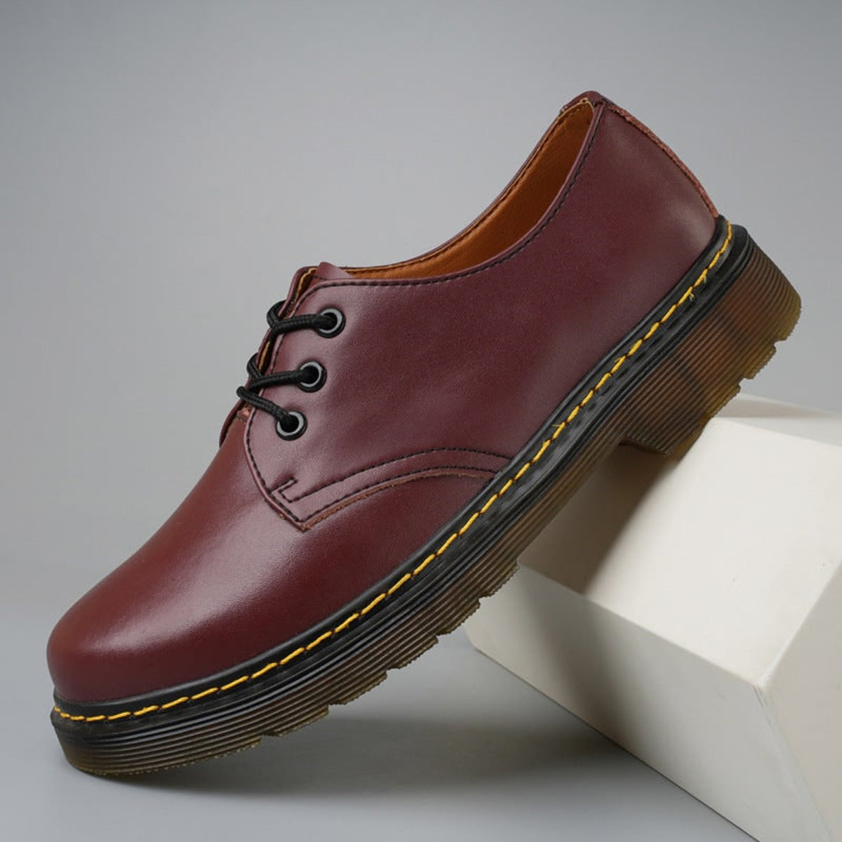 Leather Shoes with Cushioned Sole and Durable Construction - Image 4