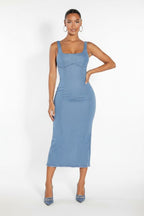 NOVA | Robe midi en denim pour femmes – Robe moulante ajustée sans manches en denim