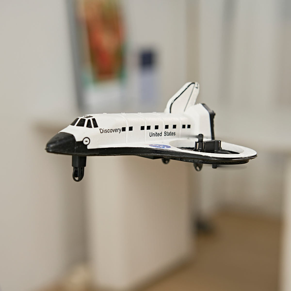 Smithsonian RC Space Shuttle Discovery Drone Remote Controlled Flying Toy - Image 5