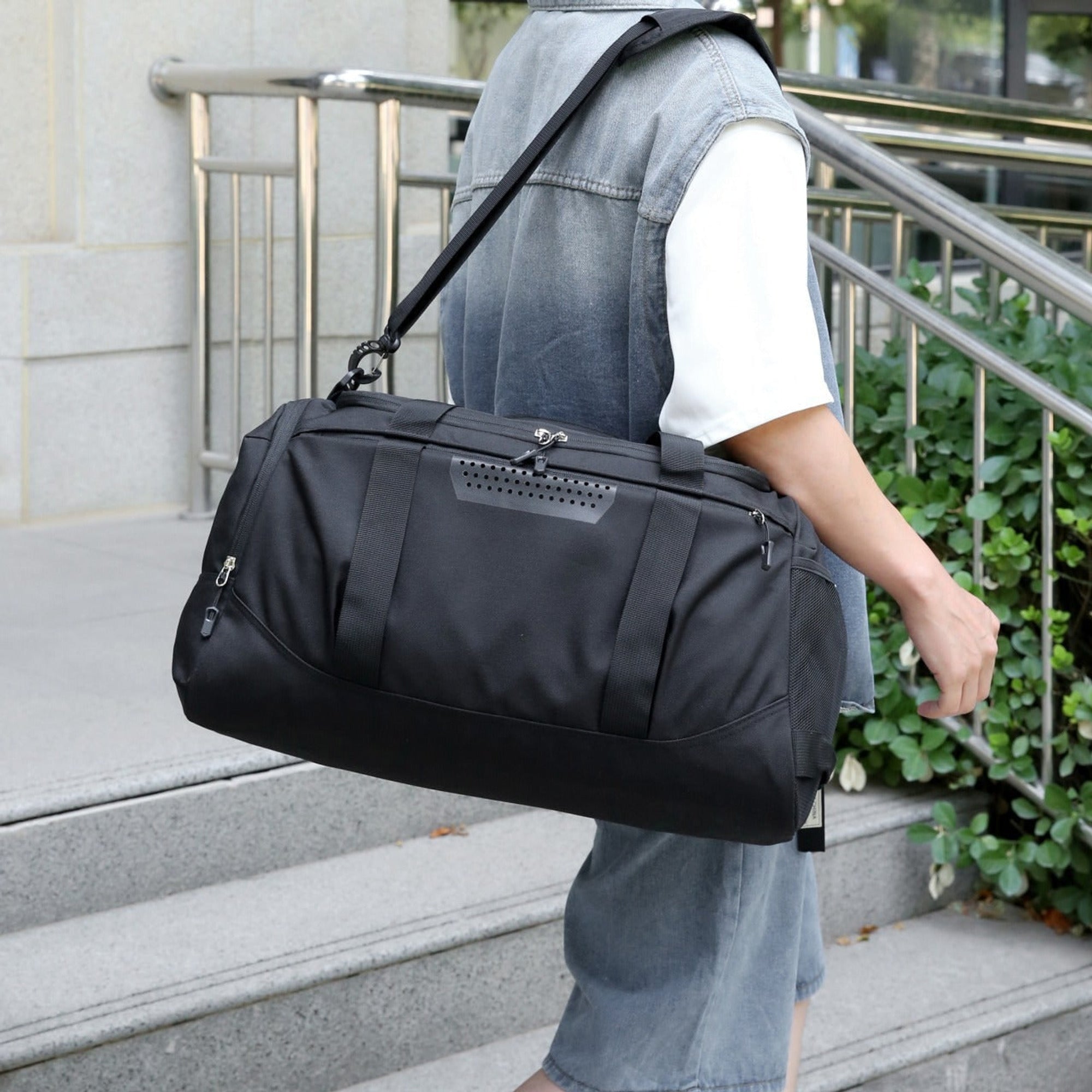 Sporty Travel Bag With Insulated Interior Compartment And Adjustable Shoulder Strap - Image 7