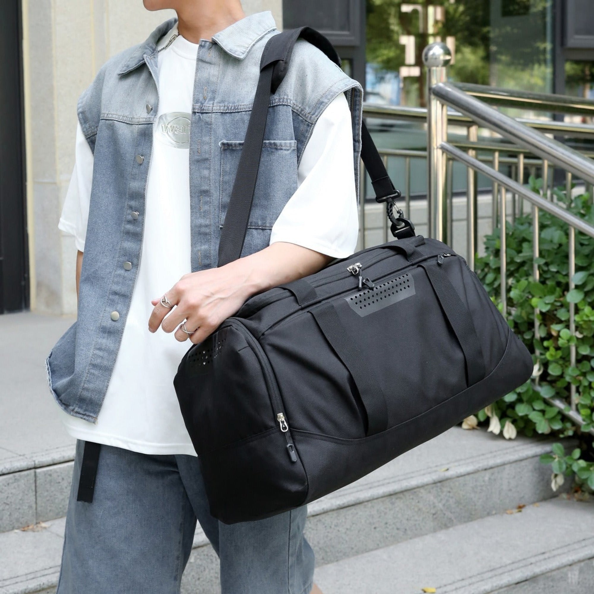 Sporty Travel Bag With Insulated Interior Compartment And Adjustable Shoulder Strap - Image 6