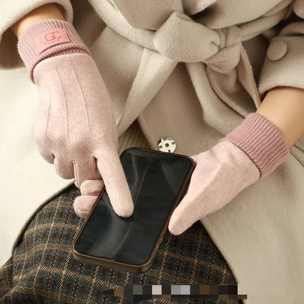 Touchscreen Gloves with Cashmere Blend Fingered and Ribbed Cuff - Image 2
