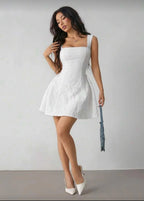 NOVA | Robe mini blanche à col carré pour femmes – Robe élégante évasée printemps et été