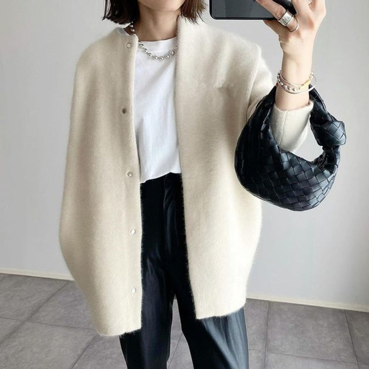 Women's Cardigan with Relaxed Collar Fit and Button-Front - Image 3