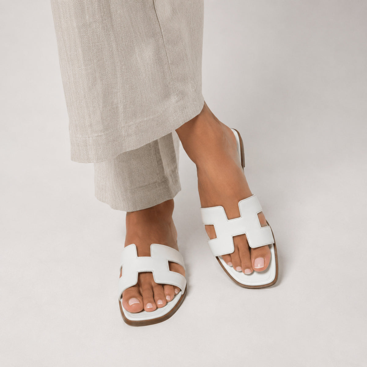 Women's Orthopedic Slide Sandals with Slip-On H-Strap Design and Leather - Image 4